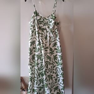 Nwt. Time And Tru Green and White Floral Dress. BUNDLE AND SAVE!